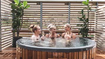 Bain à remous extérieur