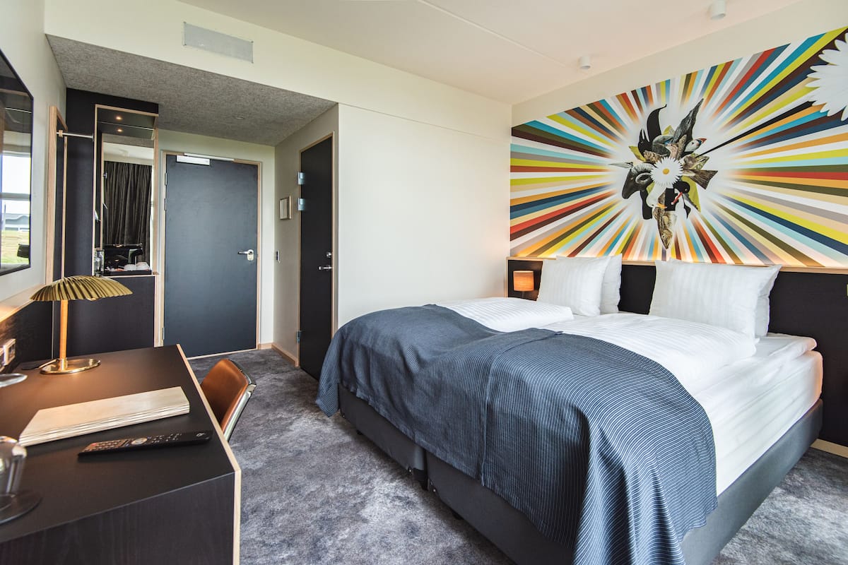 Hypo-allergenic bedding, minibar, desk, laptop workspace