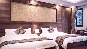 1 bedroom, hypo-allergenic bedding, minibar, desk