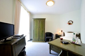 Habitación individual | Decoración individual, mobiliario individual, escritorio