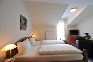 Habitación doble | Decoración individual, mobiliario individual, escritorio