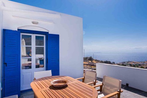 Spacious 2 Bedroom House with Fantastic Yard