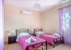 Family Cabin | Iron/ironing board, free WiFi, bed sheets