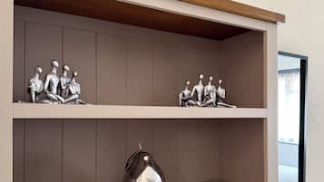 بديكورات فريدة لكل غرفة وطراز فريد لكل وحدة ومكتب ومكواة/لوح كي