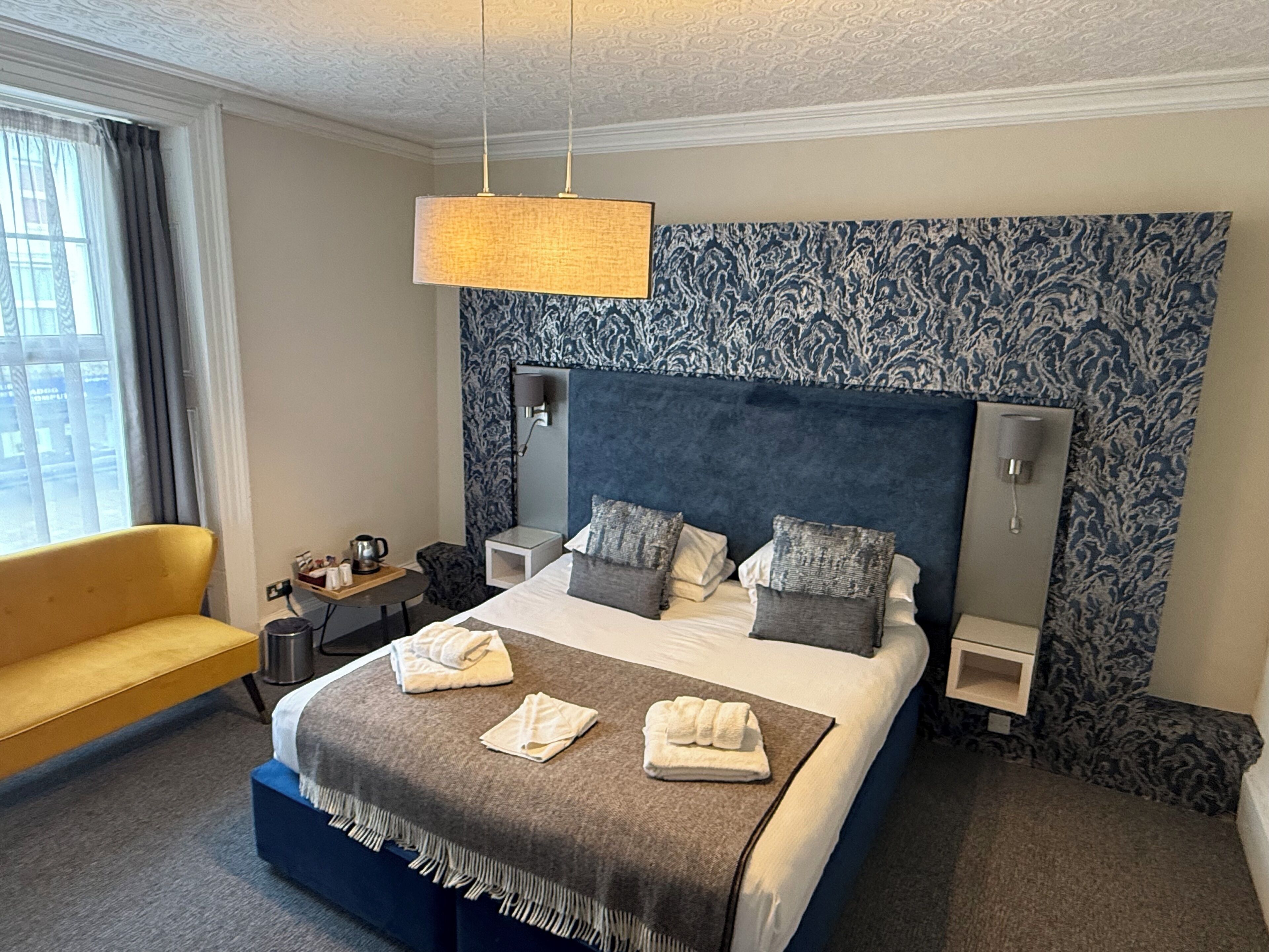 Individueel gedecoreerd, individueel gemeubileerd, een bureau