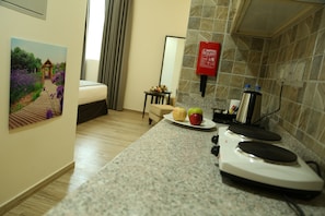 Fridge, electric kettle, cookware/dishes/utensils - The Uptown Hotel Apartment (Al-Fujairah)