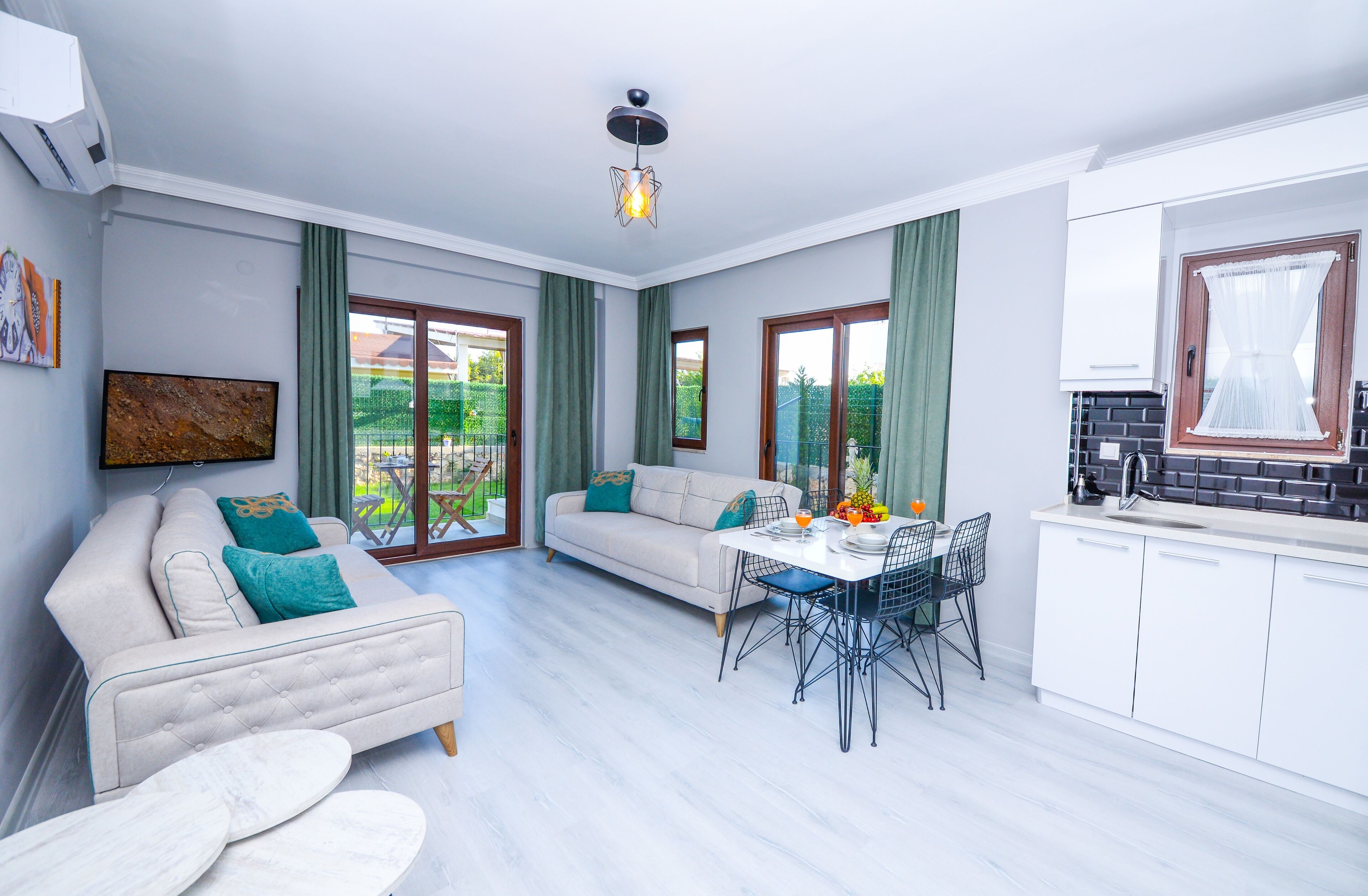 Apartament Deluxe | Sala d'estar | Televisor LCD 