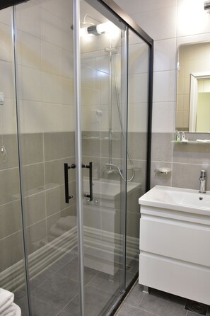 Bathroom - Osten Art Hotel (Skopje)