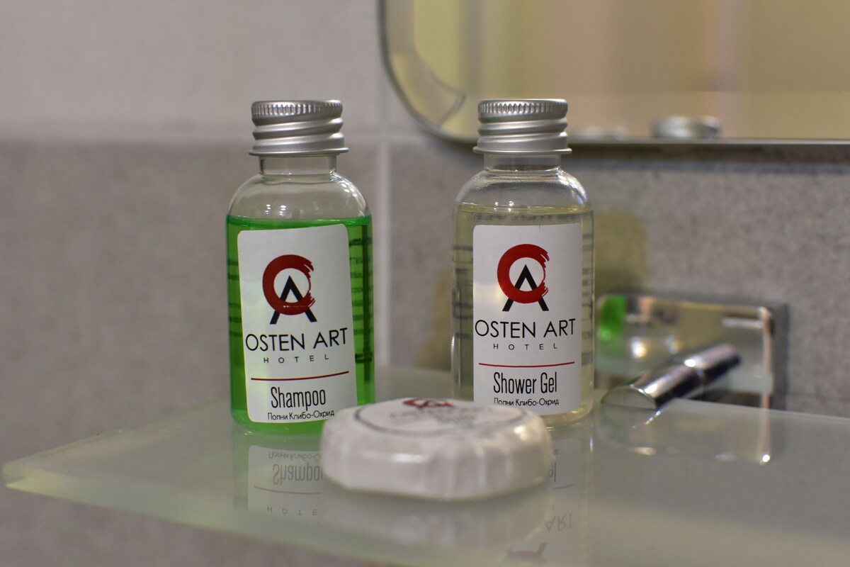 Bathroom amenities | Shower, rainfall showerhead, free toiletries, hair dryer