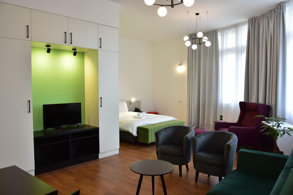 Classic-Apartment | 1 Schlafzimmer, Allergikerbettwaren, individuell dekoriert