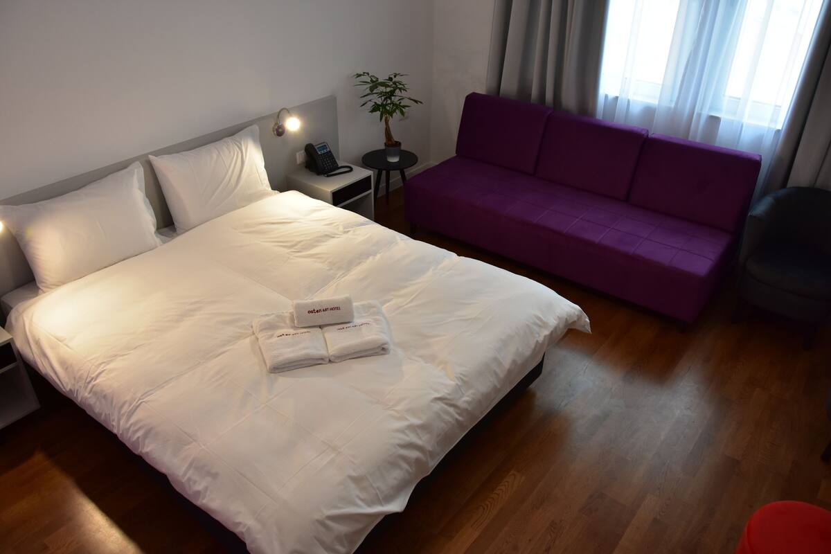 Ropa de cama hipoalergénica, escritorio y cortinas blackout
