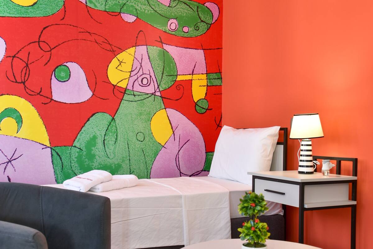 Ropa de cama hipoalergénica, escritorio y cortinas blackout