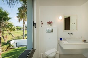 Villa - 2 sovrum | Badrum | Dusch, regndusch, gratis toalettartiklar och hårtork