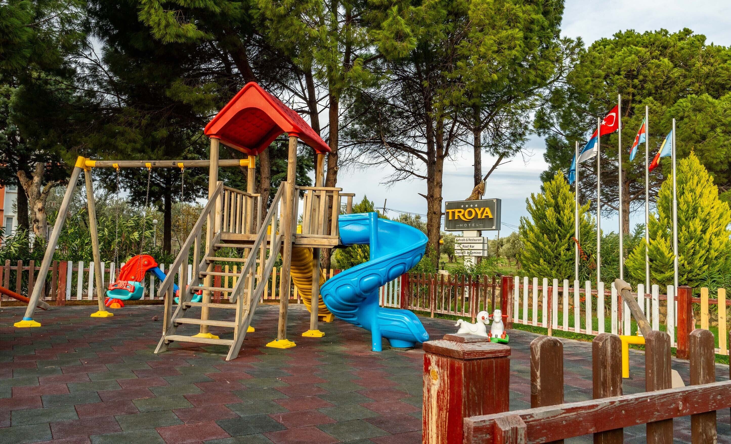 Children’s play area – outdoor
