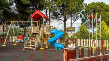 Children’s play area – outdoor