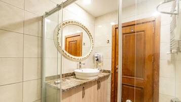 Family Triple Room, 1 Bedroom, Lanai