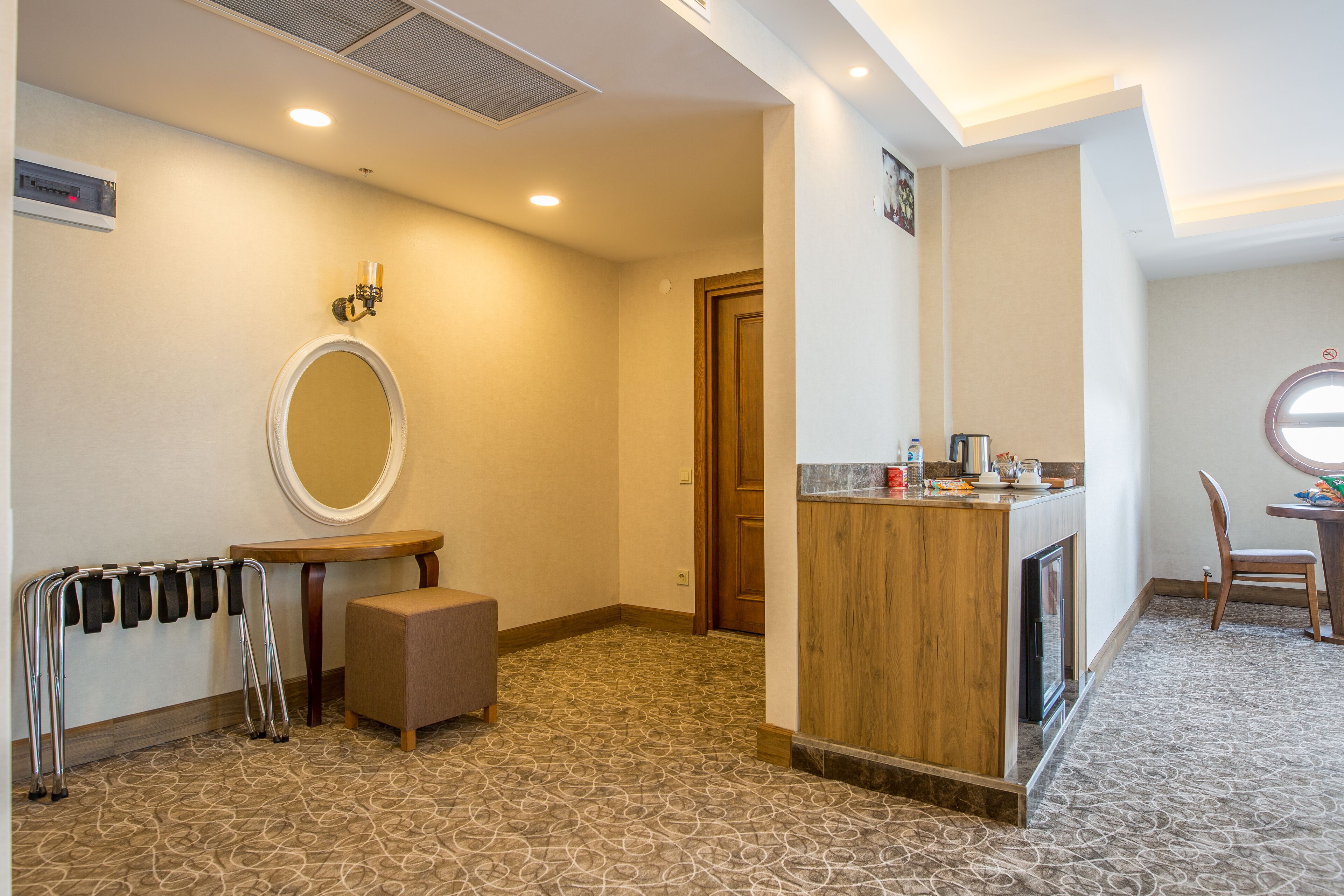 deluxe suite, lanai | 1 bedroom, premium bedding, minibar, desk