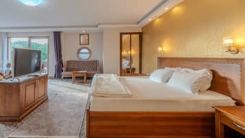 Suíte luxo, varanda coberta | Roupas de cama premium, frigobar, escrivaninha