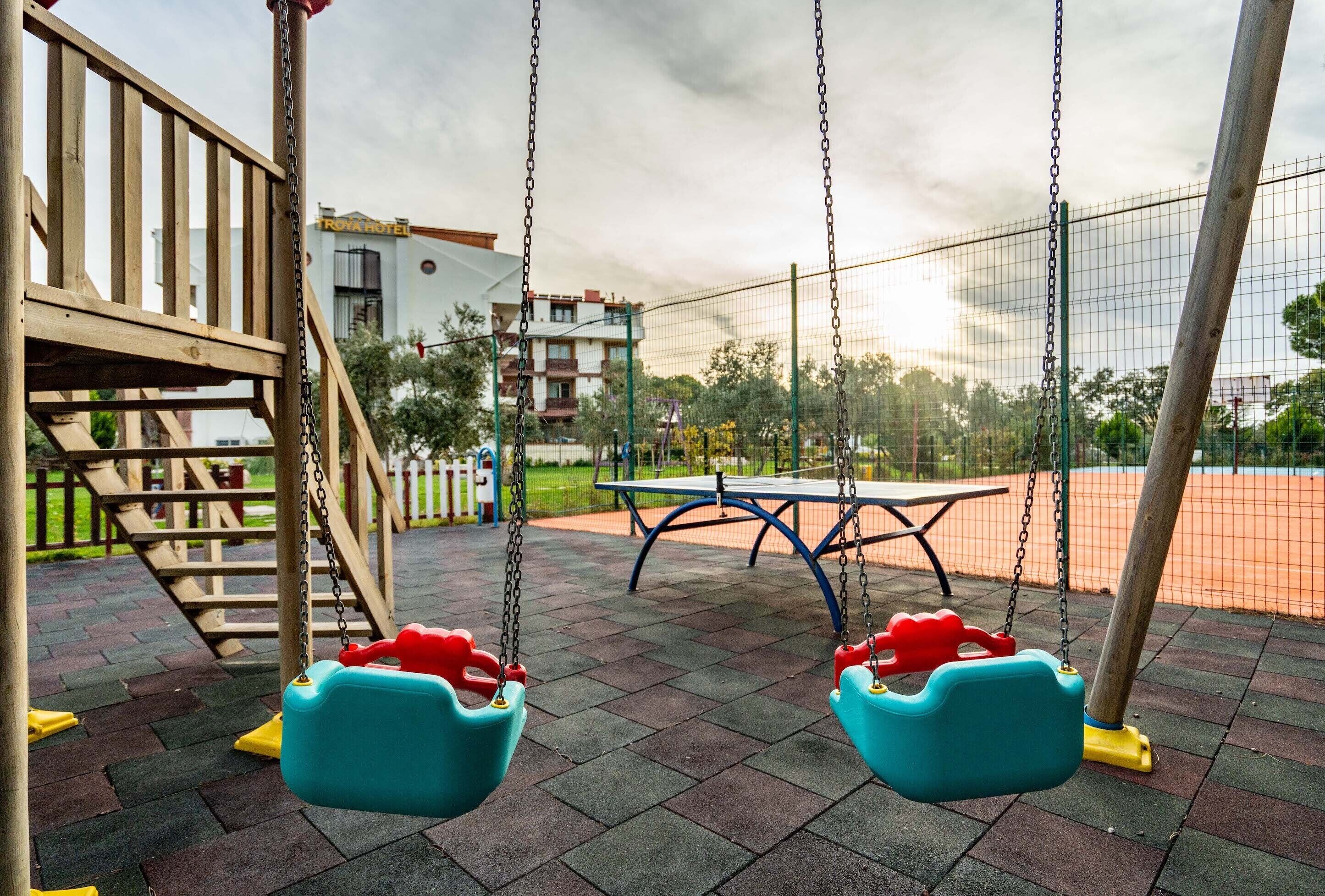 Zona de juegos infantil al aire libre