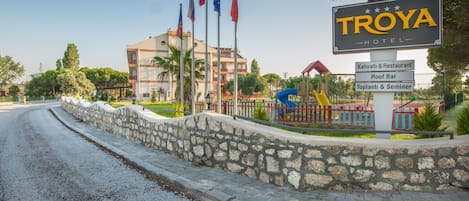Esterni
