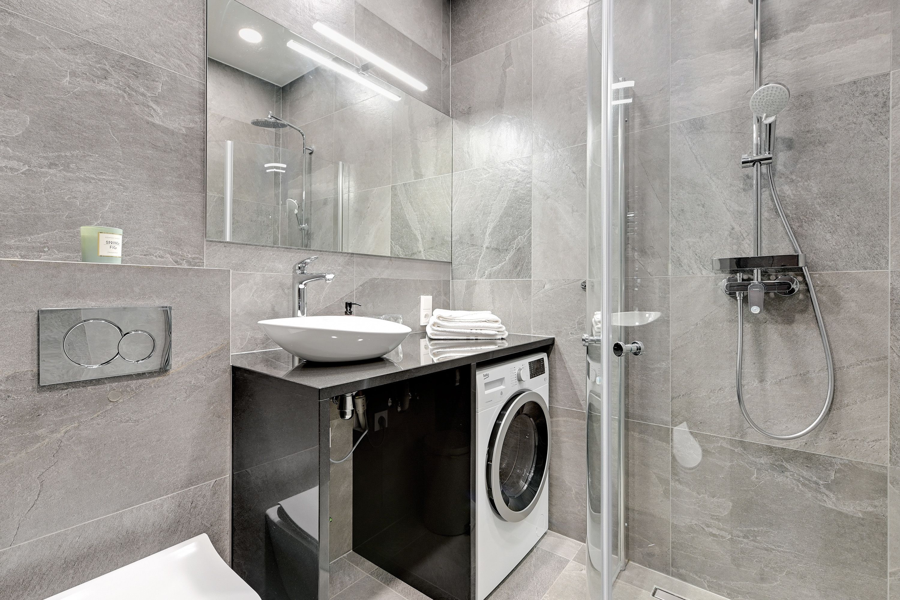 Appartement, 3 slaapkamers | Badkamer | Een douche, een haardroger, handdoeken, zeep
