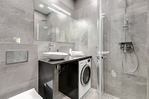 Apartment, 3 Schlafzimmer | Badezimmer | Dusche, Haartrockner, Handtücher, Seife