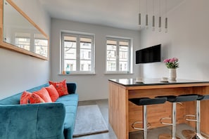 Apartment, 3 Schlafzimmer | Wohnbereich | Flachbildfernseher