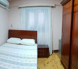 Room, 1 Queen Bed, Shared Bathroom | Individually decorated, individually furnished, desk, free WiFi
