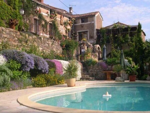 Außenpool (je nach Saison geöffnet)