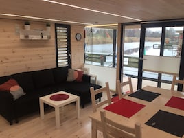 Casa móvil | Cortinas opacas, wifi gratis, decoración individual