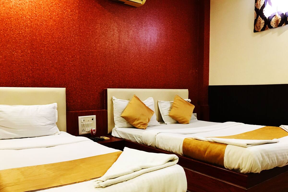 Blackout drapes, soundproofing, rollaway beds, free WiFi