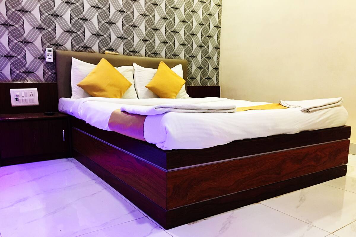 Blackout drapes, soundproofing, rollaway beds, free WiFi
