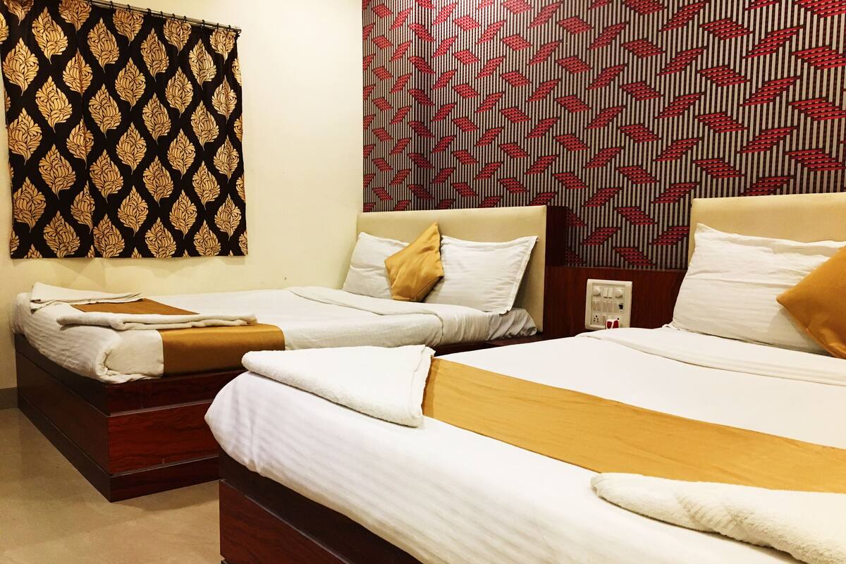Deluxe Quadruple Room | Blackout curtains, soundproofing, rollaway beds, free WiFi