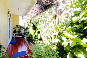 Garden - Batik Trinidar Homestay (Yogyakarta)