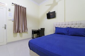 Desk, free WiFi - Surya Homestay (Pekanbaru)