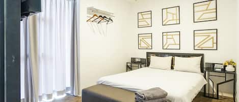 Premier Room | Desk, free WiFi, bed sheets