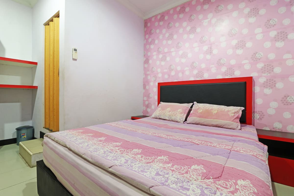 Standard Room | Free WiFi, bed sheets