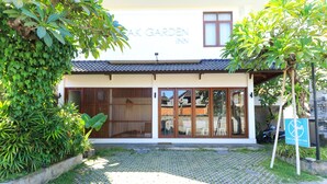 A building with a sign reading "KAK GARDEN INN". - Kak Garden Inn (Kuta)