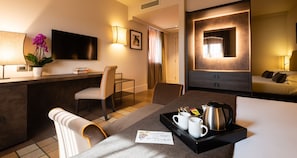 Classic Double Room | Minibar, in-room safe, desk, blackout drapes - Casa Munfrà (Penango)