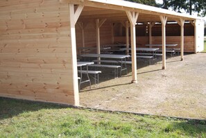 BBQ/picnic area - Camping La Licorne (Provins)