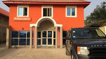 واجهة المنشأة