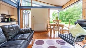 Cottage, 2 camere da letto | Area soggiorno | TV a schermo piatto
