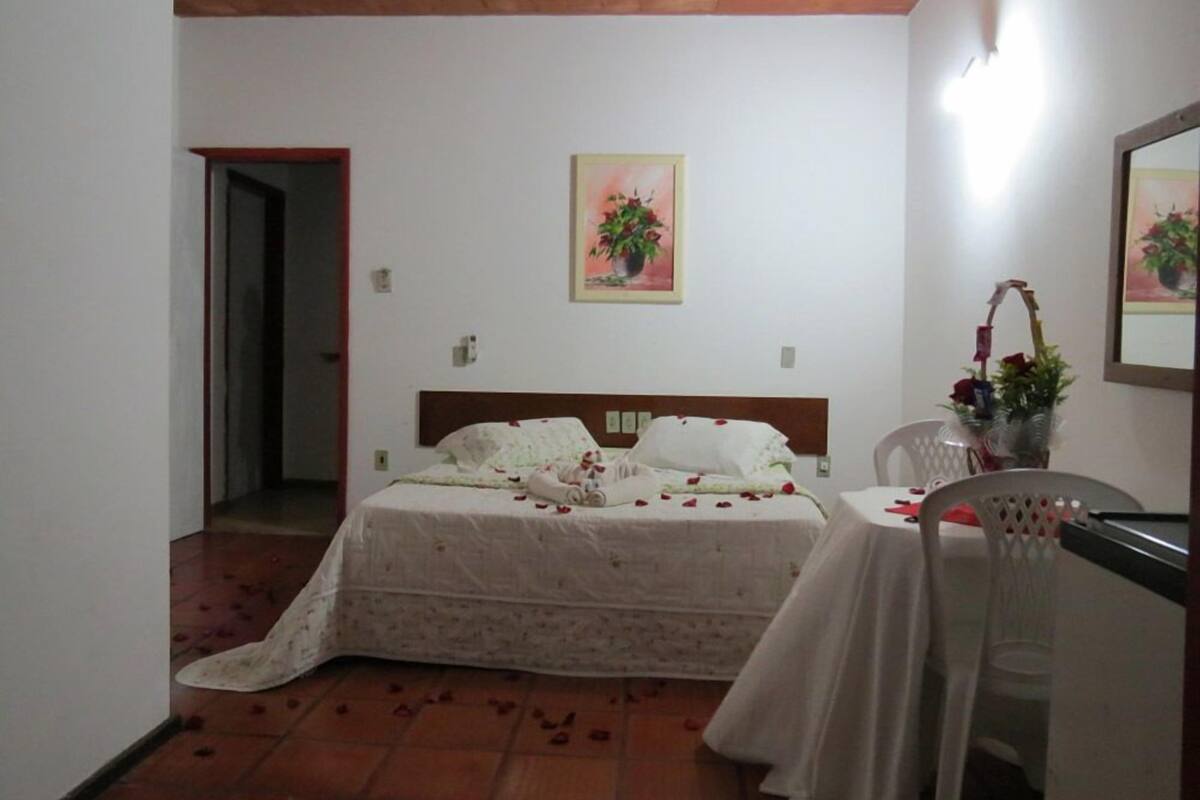 Minibar, desk, free WiFi, bed sheets