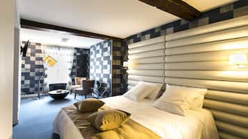 Deluxe Apartment, 2 Bedrooms, Non Smoking | Premium bedding, pillowtop beds, desk, laptop workspace