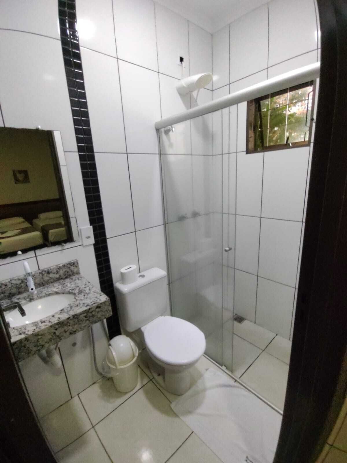 Quarto quádruplo | Banheiro | Chuveiro, toalhas de banho