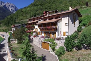 Front of property - Residence Ronchi (Molveno)
