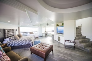 Elite Penthouse | Egyptian cotton sheets, premium bedding, down comforters, in-room safe