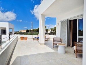 Leilighet, 2 soverom, balkong | Terrasse/patio