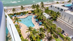 프리미엄 콘도 | 발 코니 전망