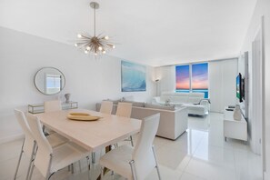 Deluxe Apartment, 2 Bedrooms, Non Smoking, Ocean View | In-room dining - Beautiful Apartment in Hollywood Beach (Hollywood)